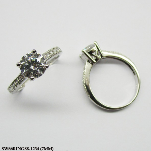 Elegant solitaire Ring